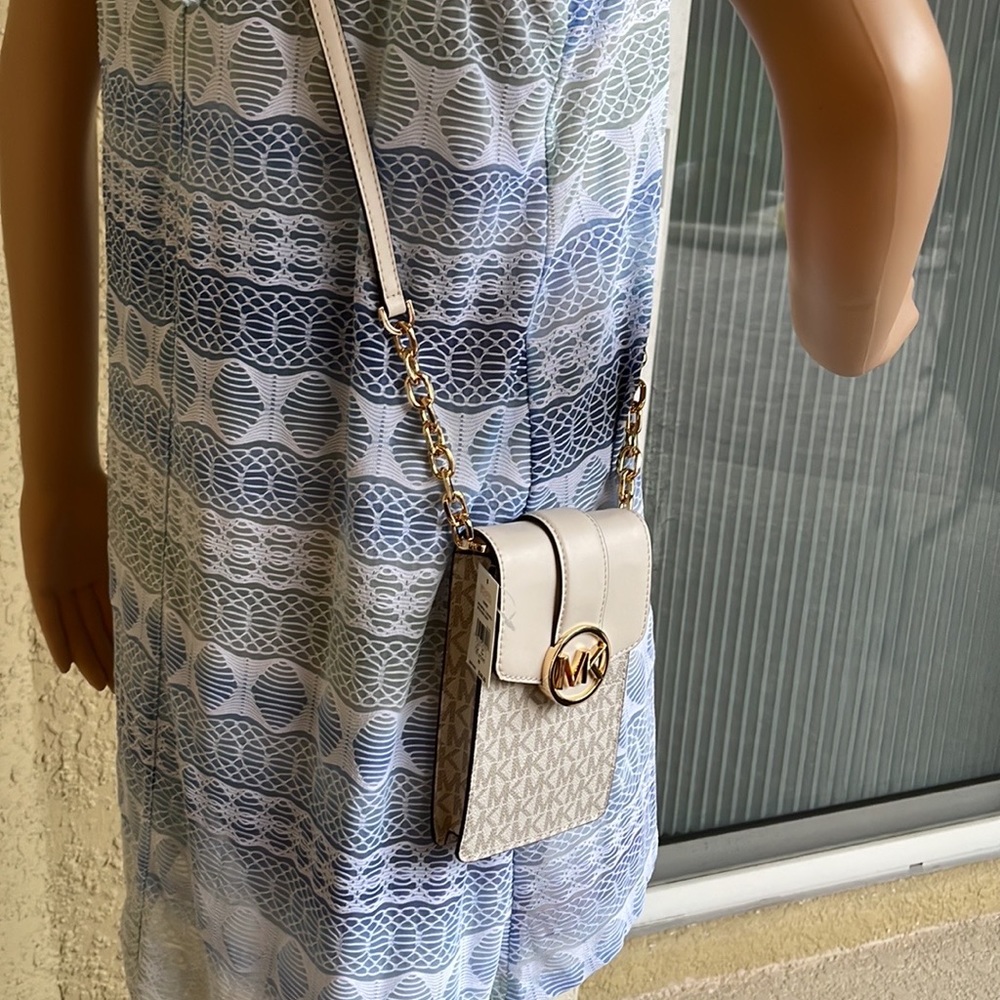 Michael Kors Carmen Small Logo Smartphone Crossbody Bag
Light Cream Multi - Picture 10 of 16